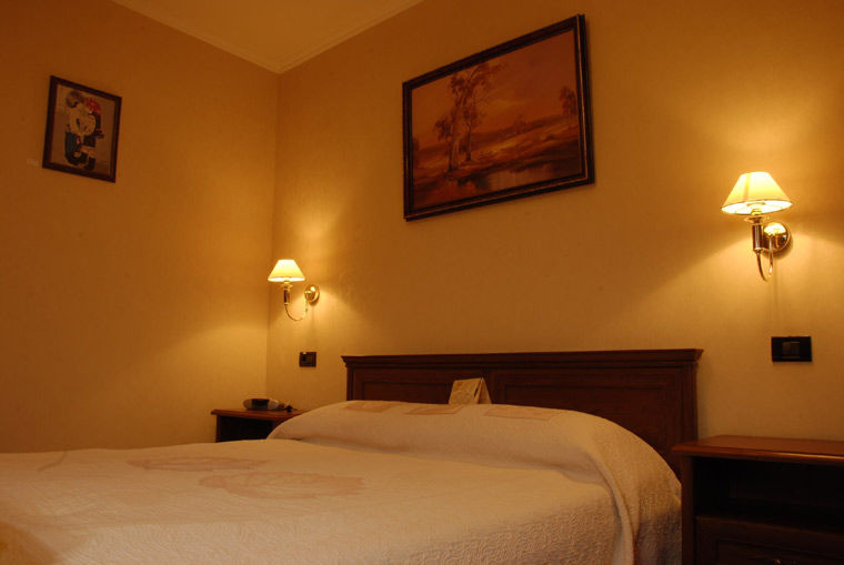 Gallery Hotel Gintama Apgrade Киев Екстериор снимка